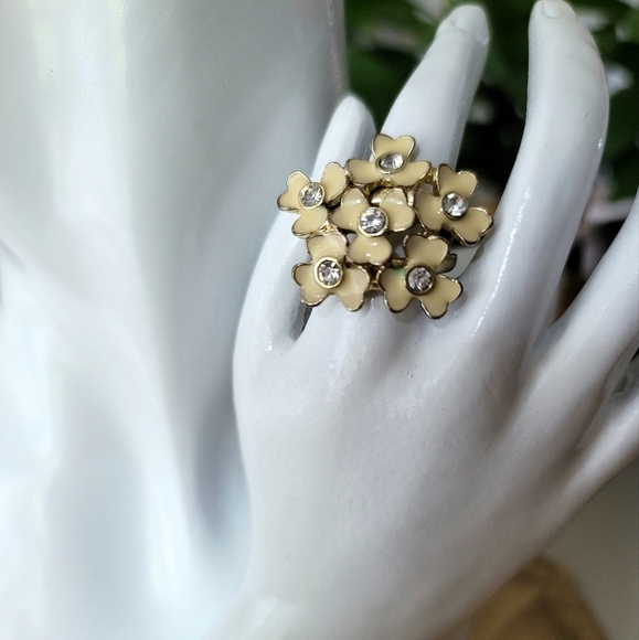 Vintage Gold Color Daisy Cluster Ring Size 7 - Picture 3 of 5
